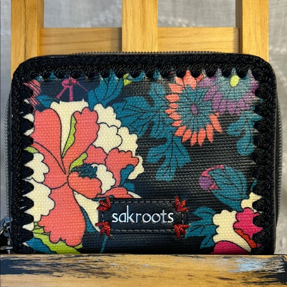 NWOT Sakroot zip around amazing wallet, never used